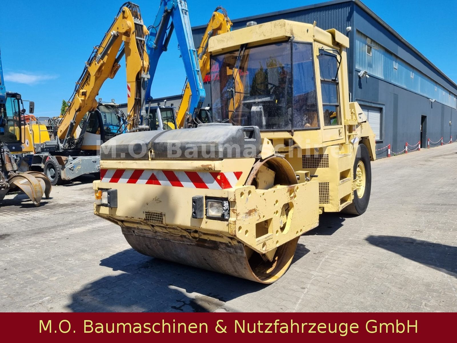 Fahrzeugabbildung CAT CB-535 B / Kombiwalze