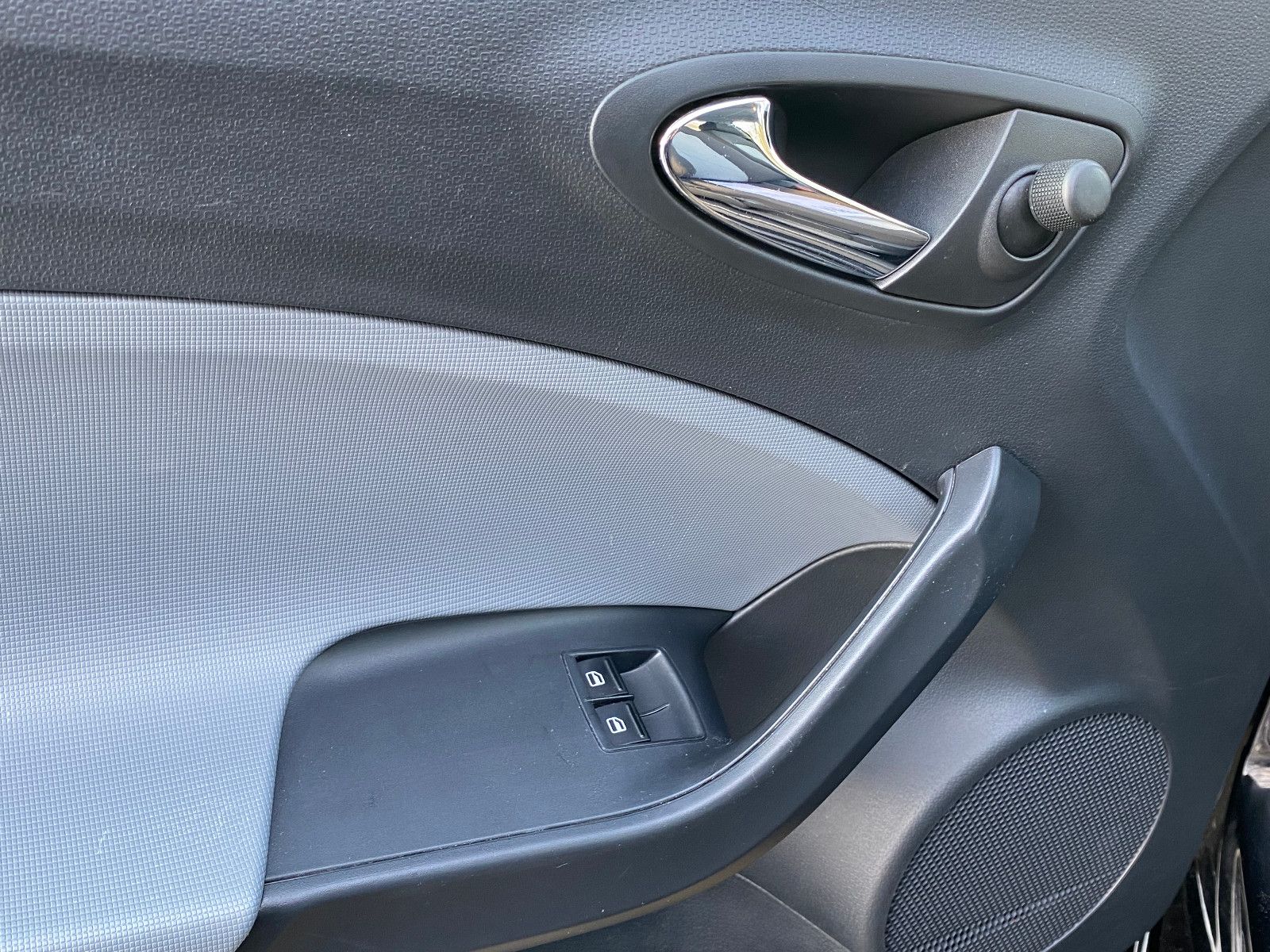 Fahrzeugabbildung SEAT Ibiza SC 1,4 16V Cool&Sound Salsa