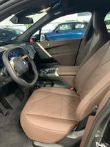 BMW iX xDrive40 * DAP * PAP * Harman * SkyLounge - BMW iX von privat