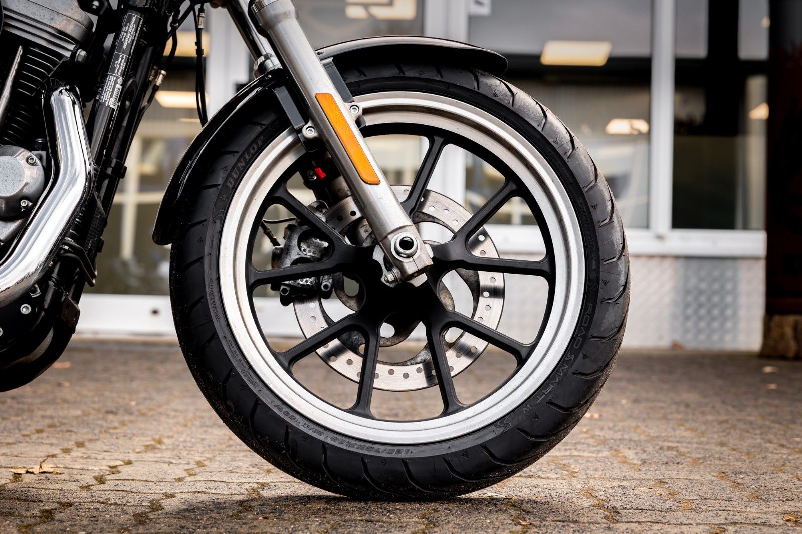 Fahrzeugabbildung Harley-Davidson XL883L SUPERLOW SPORTSTER - MILLER ABGASANLAGE