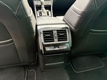 Fahrzeugabbildung SKODA Superb Combi 2.0 TSI L&K 4x4 DSG Pano AHK uvm