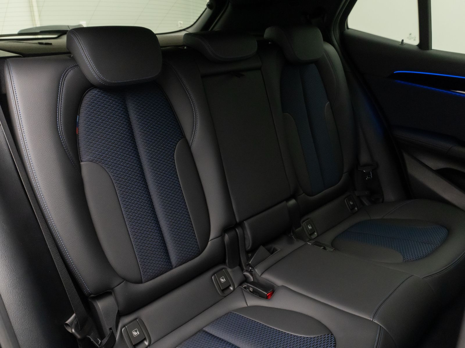 Fahrzeugabbildung BMW X2 sD20i M Sport HUD DAB HiFi Parkassist Komort