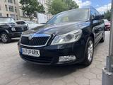 Skoda Octavia 1.6 TDI Elegance Combi*Navi*Leder*Xenon - Skoda Octavia: Combi Elegance TDI