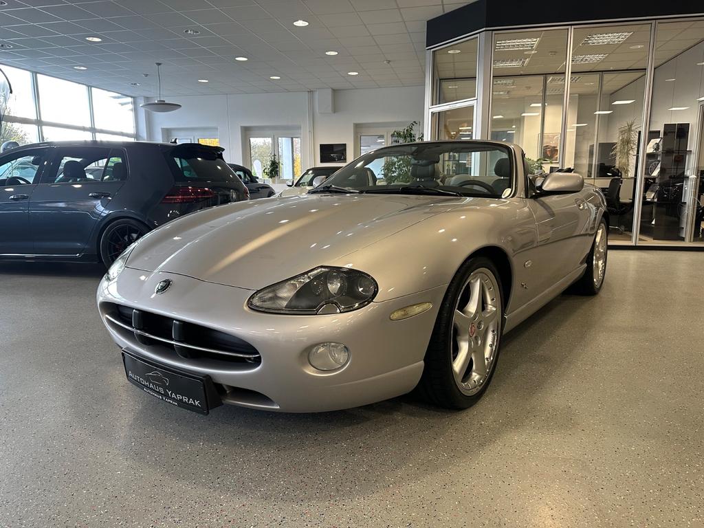 Jaguar XK8