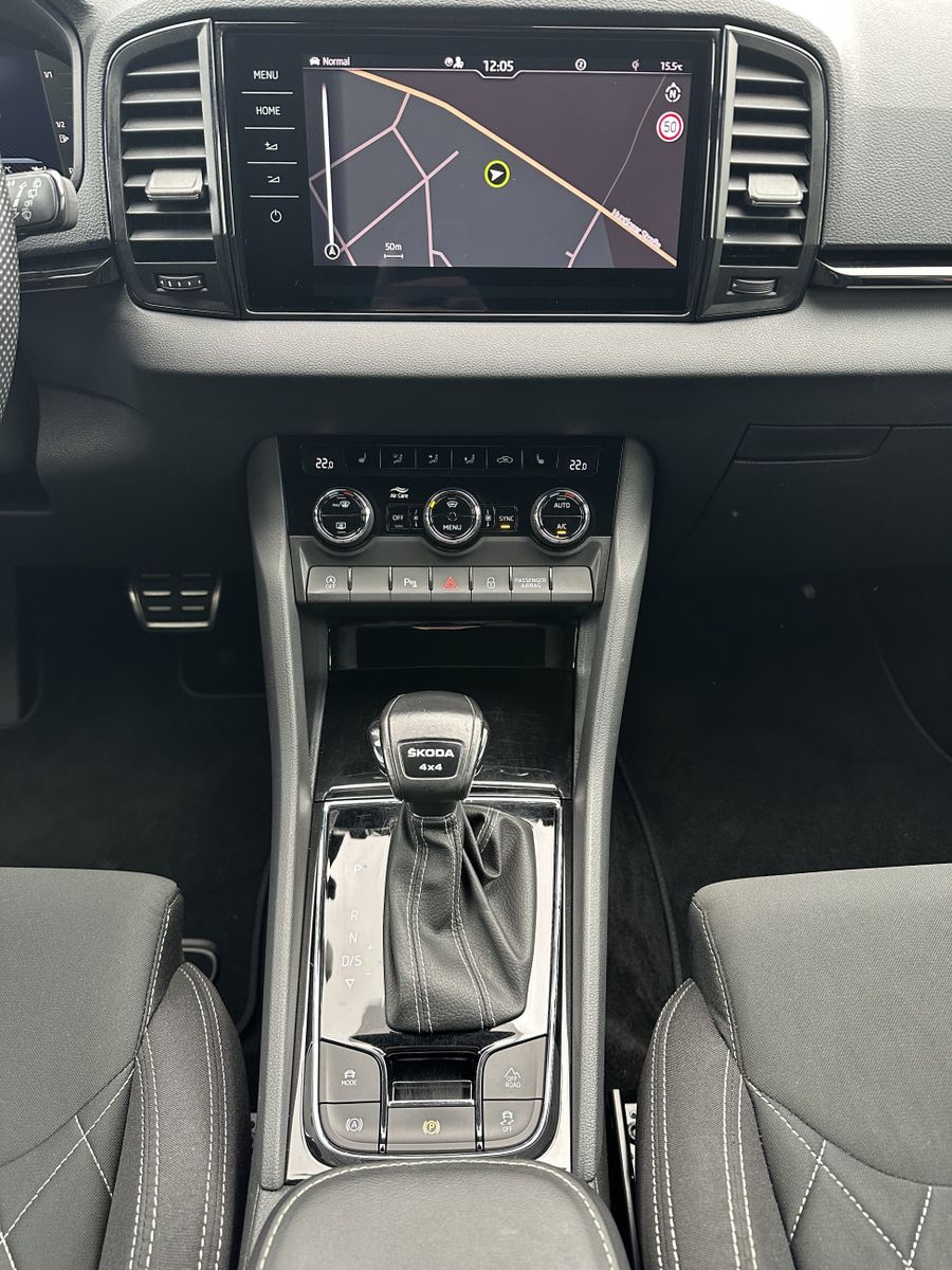 Fahrzeugabbildung SKODA Karoq 2.0 TSI DSG Sportline 4x4 NAV+LED+VCOCK+DC