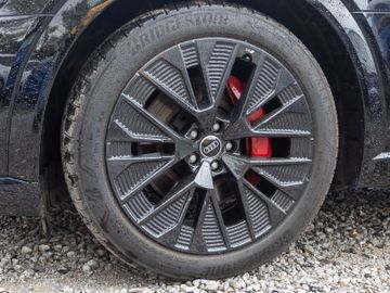 Audi Q8 e-tron - 11