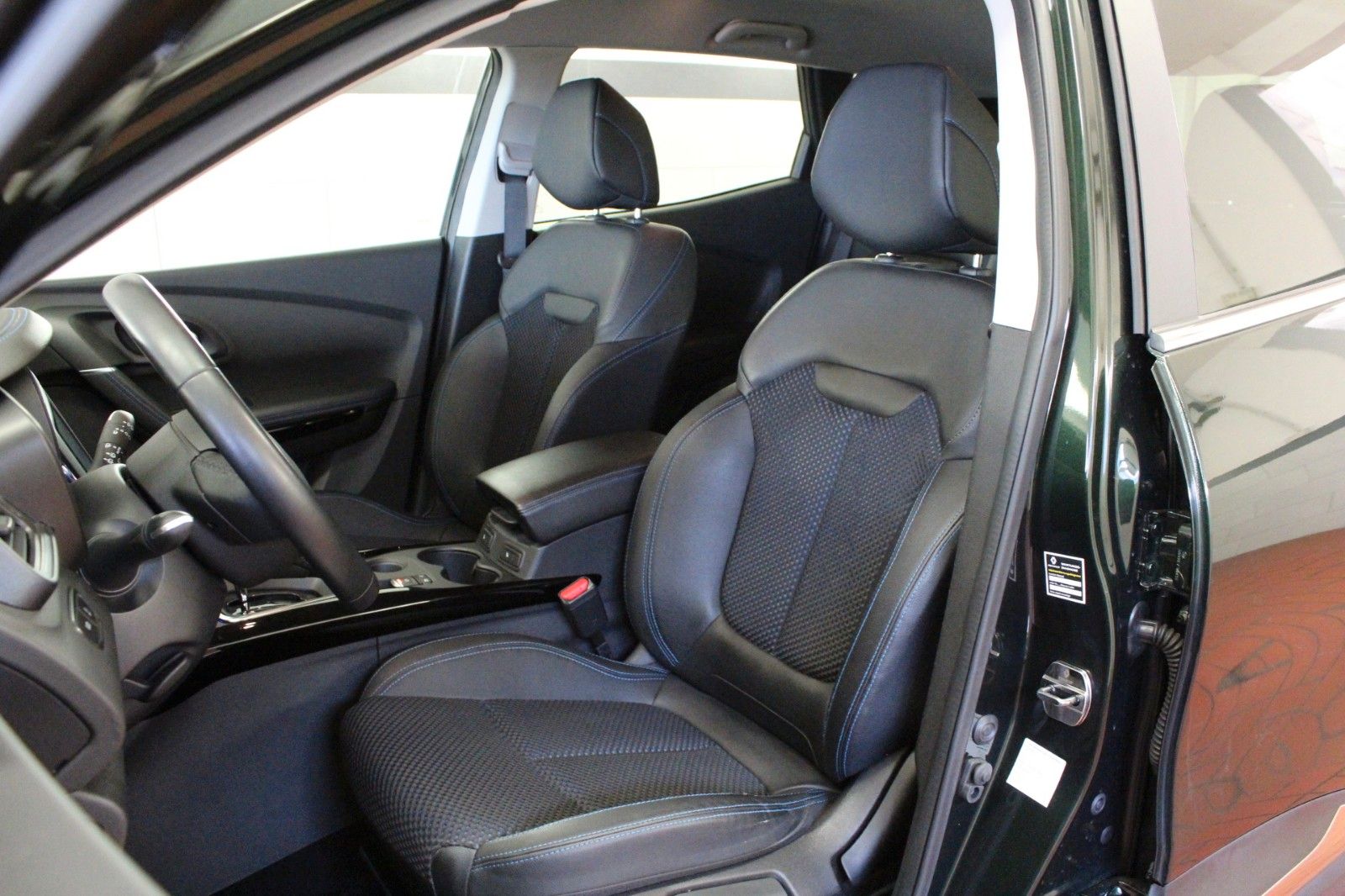 Fahrzeugabbildung Renault Kadjar TCe 140 EDC Limited  Automatik