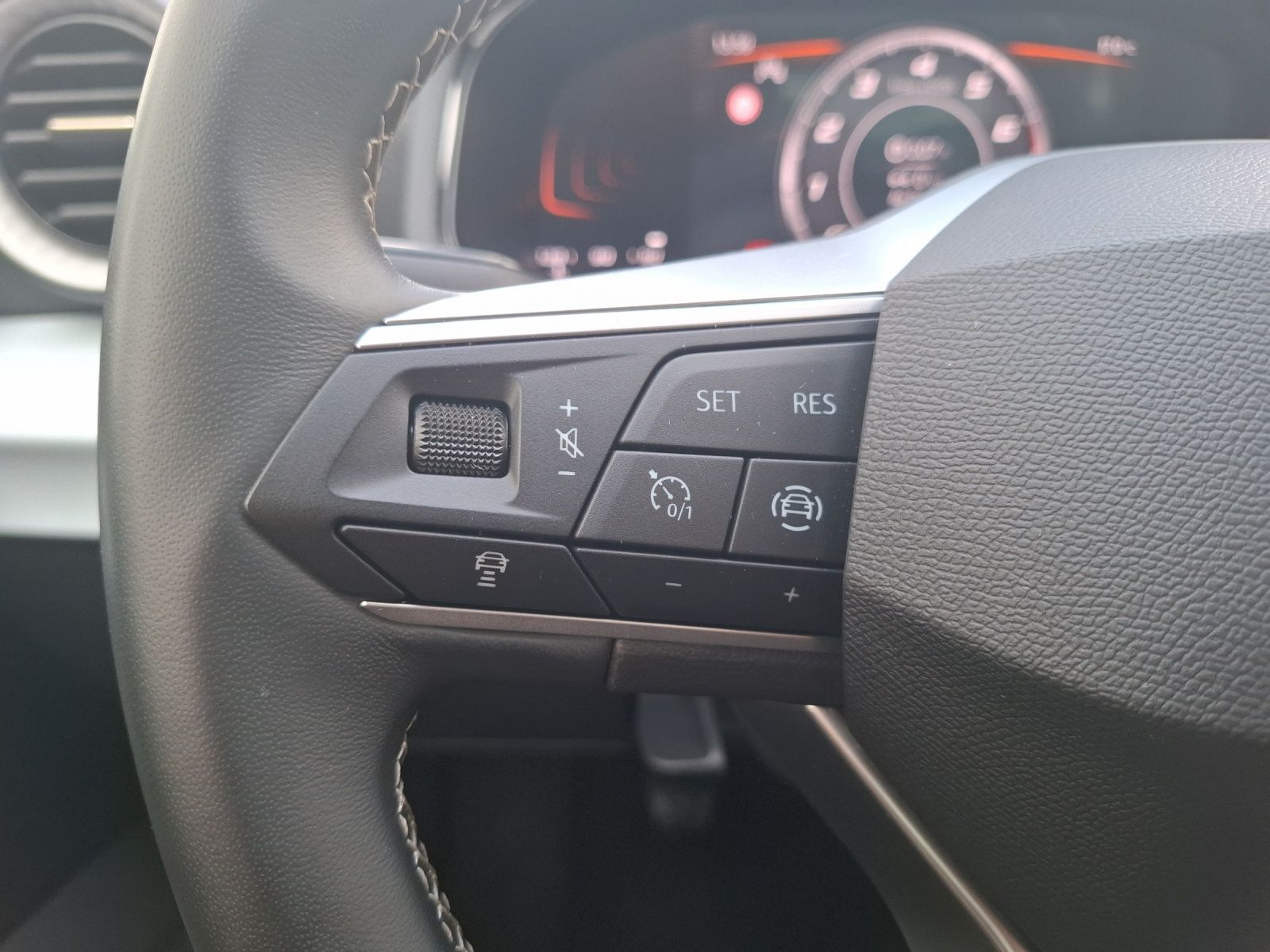 Fahrzeugabbildung SEAT Ibiza TSI Style LED Navi ACC VC RFK SH LM