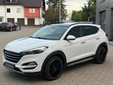 Hyundai Tucson i x 35 2.0 DIESEL 25 Jahre 4WD Kamera/ - Hyundai: I25