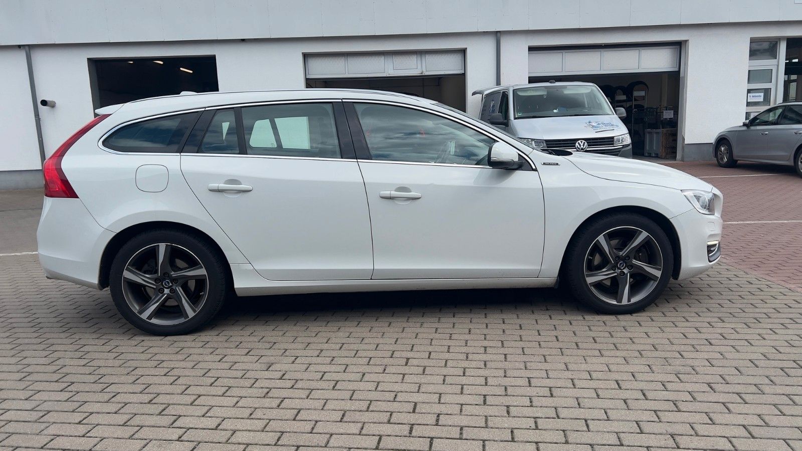 Fahrzeugabbildung Volvo V60 Kombi Summum AWD*Mietkauf*GSD*TEMP*RFK*