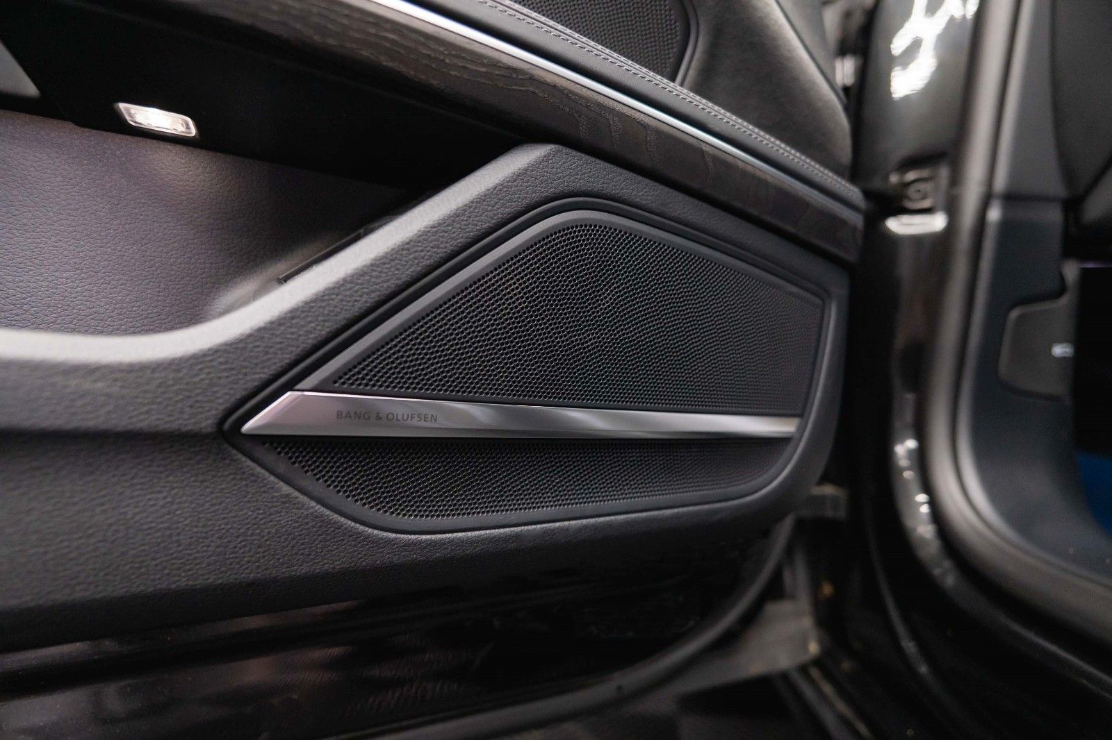 Fahrzeugabbildung Audi A8 60 TFSIe quattro S-Line *Dynamik*Pano*Massage