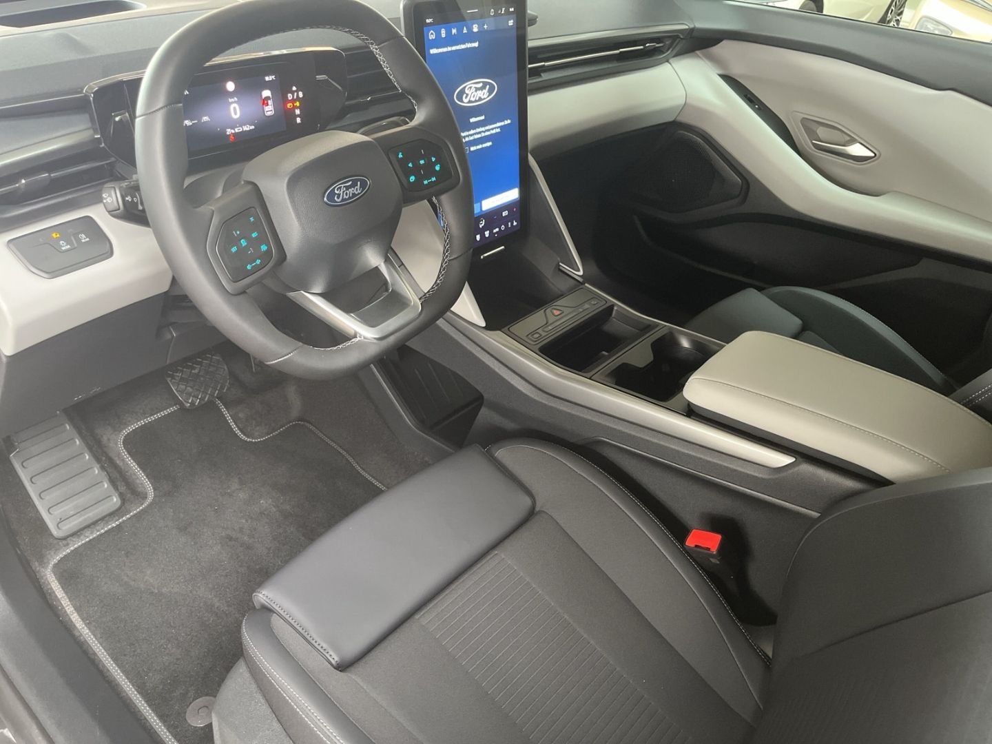 Fahrzeugabbildung Ford Explorer Select RWD Sportpaket Navi Digitales Co