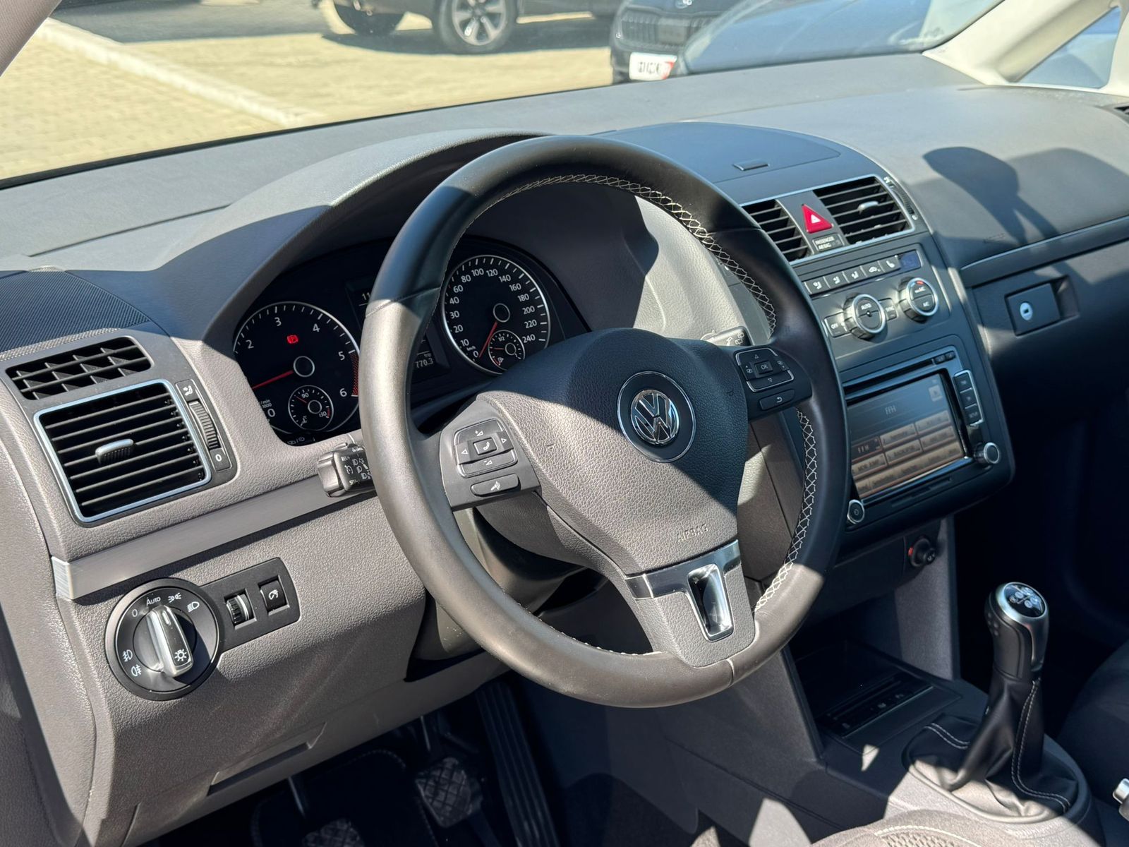 Fahrzeugabbildung Volkswagen Touran 2.0 TDI Cup PANO*BI-XENON*KLIMA*PDC*SHZ