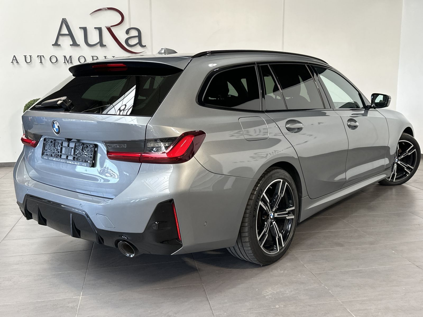 Fahrzeugabbildung BMW 320d Touring M-Sport NAV+LED+ACC+PANO+H&K+KAMERA
