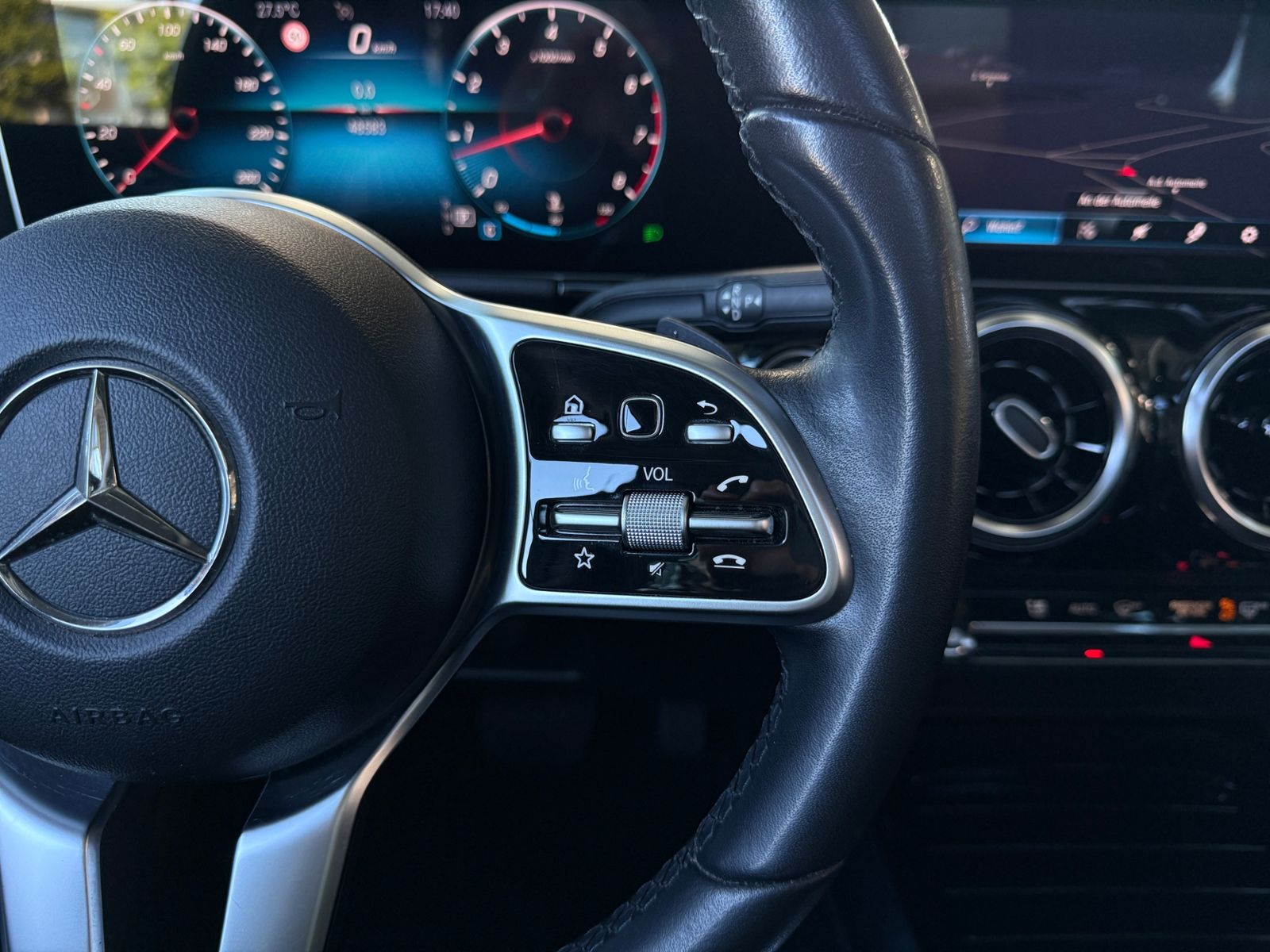 Fahrzeugabbildung Mercedes-Benz B 220 4Matic PANO LED NAV RFK SHZ ALU