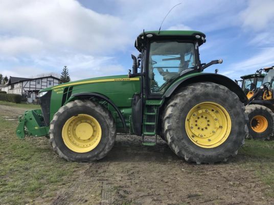 John Deere 8370R