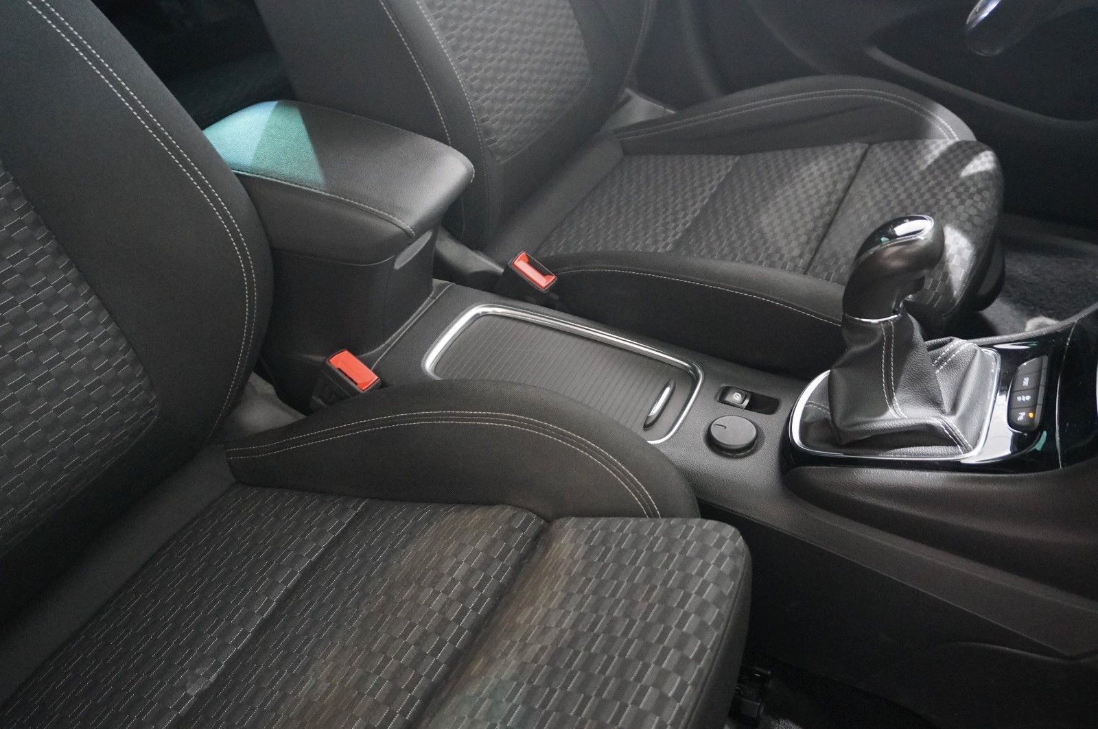 Fahrzeugabbildung Opel Astra K ST 1.4T DYNAMIC NAVI/LED/KAMERA/SPORT/SH