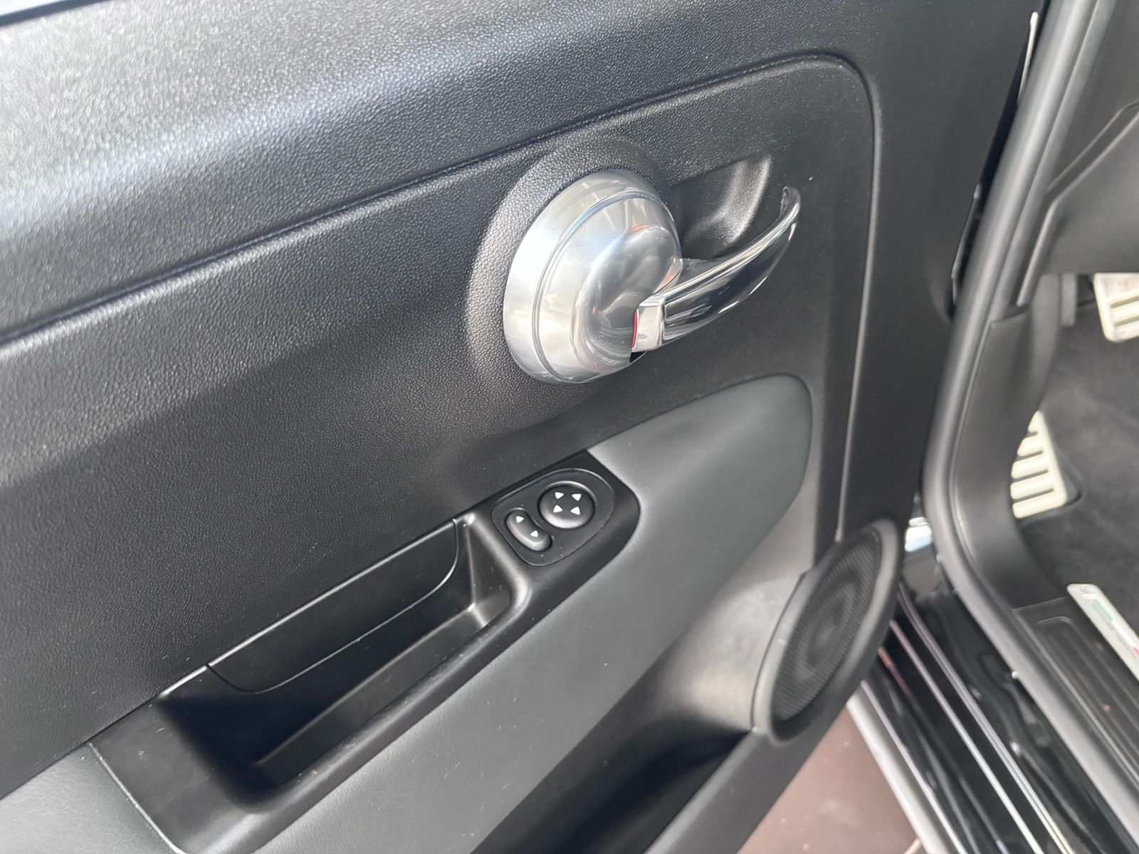 Fahrzeugabbildung Abarth 695 75 Anniversario NAVI ALU Beats
