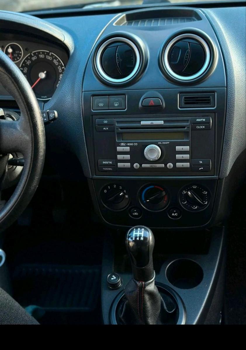 Ford Fiesta 2006 — interior