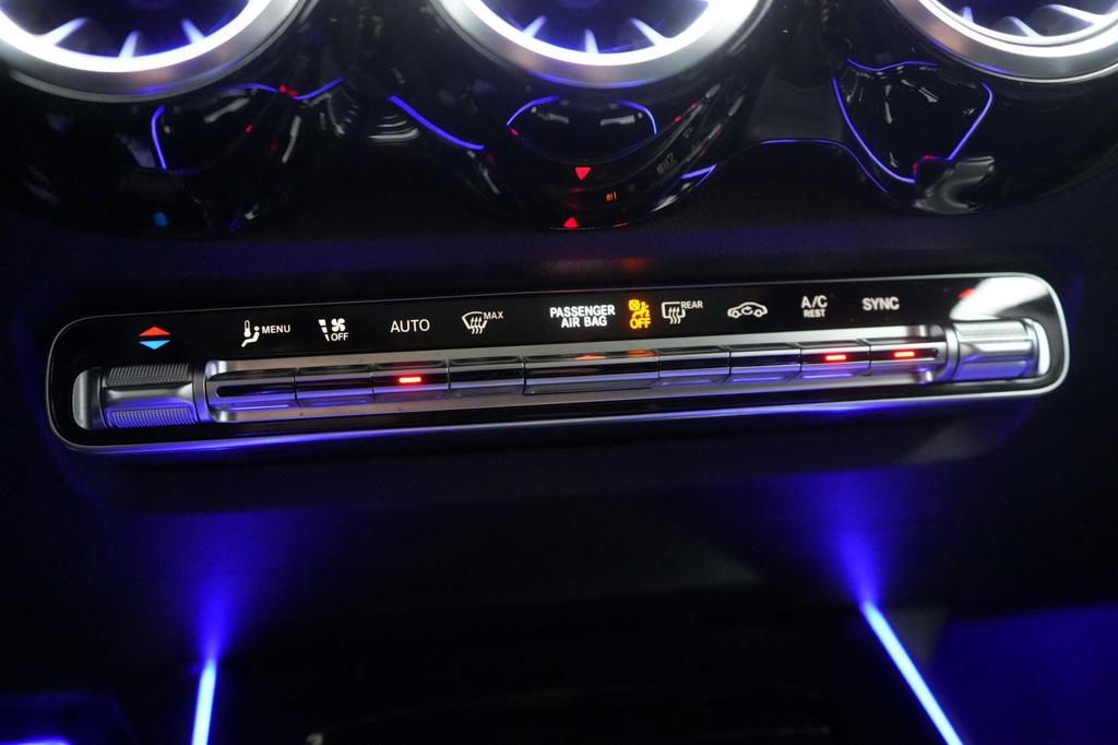 Mercedes-Benz GLB 220