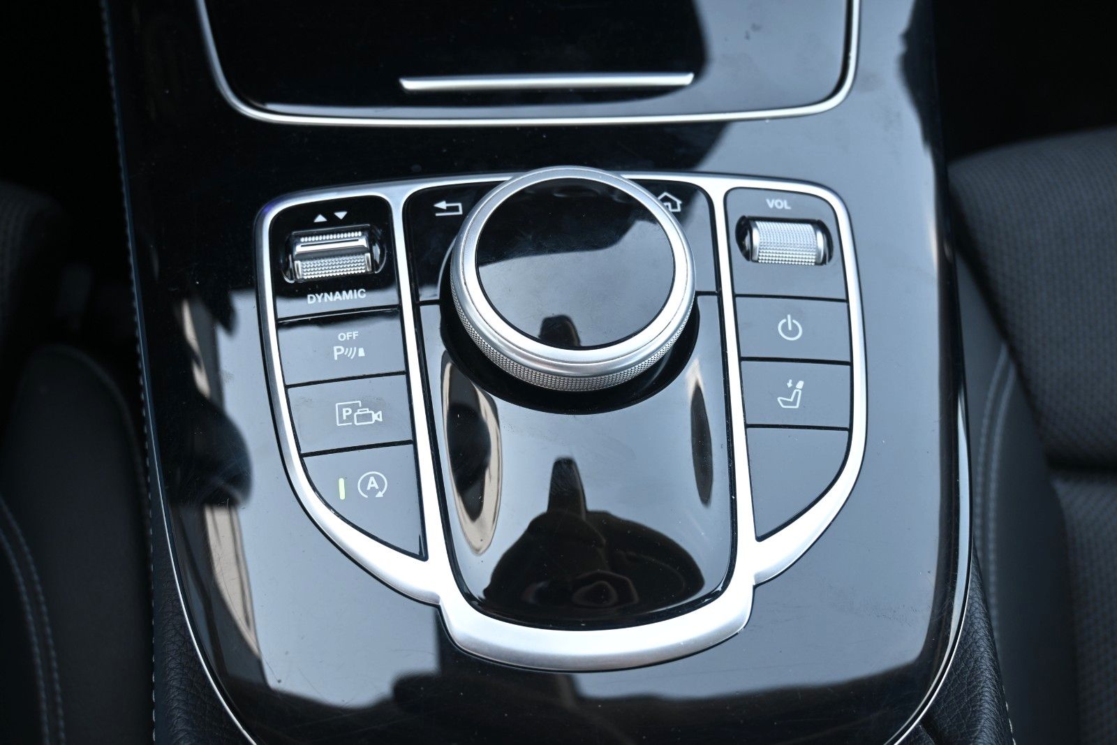 Fahrzeugabbildung Mercedes-Benz E 200 Autom. T-Modell 4Matic*RFK*LED*BLIS*