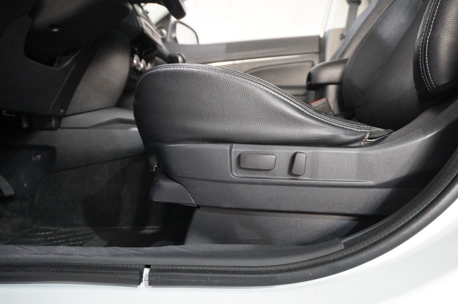 Fahrzeugabbildung Mitsubishi ASX 1.6D TOP 2WD NAVI/LED/KAMERA/PANO./SHZ/AHK