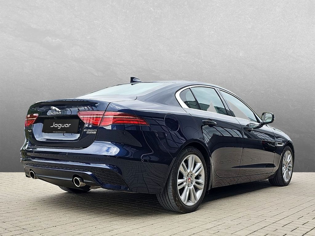 Jaguar XE P250 SE