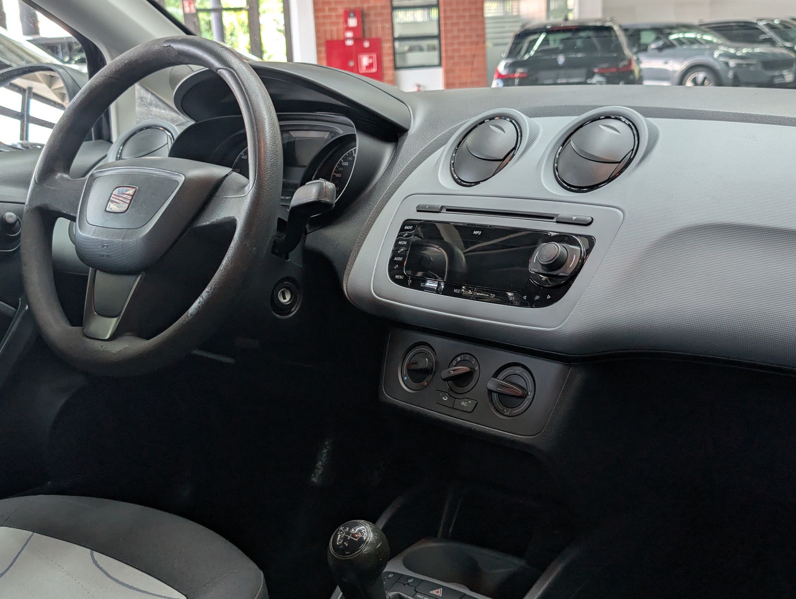 Fahrzeugabbildung SEAT Ibiza Reference Limo 1.4 EURO 5 TÜV KLIMA AUX