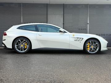 2018 Ferrari GTC4LUSSO photo 3