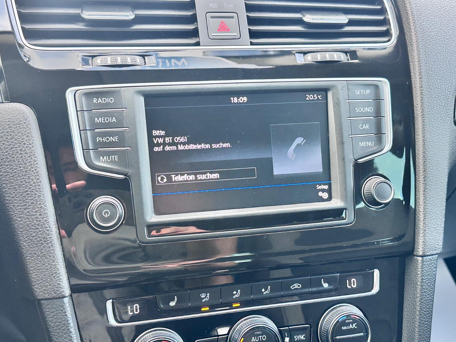 Volkswagen Golf VII Lim. Highline DSG SitzHeiz. LED Alcanta