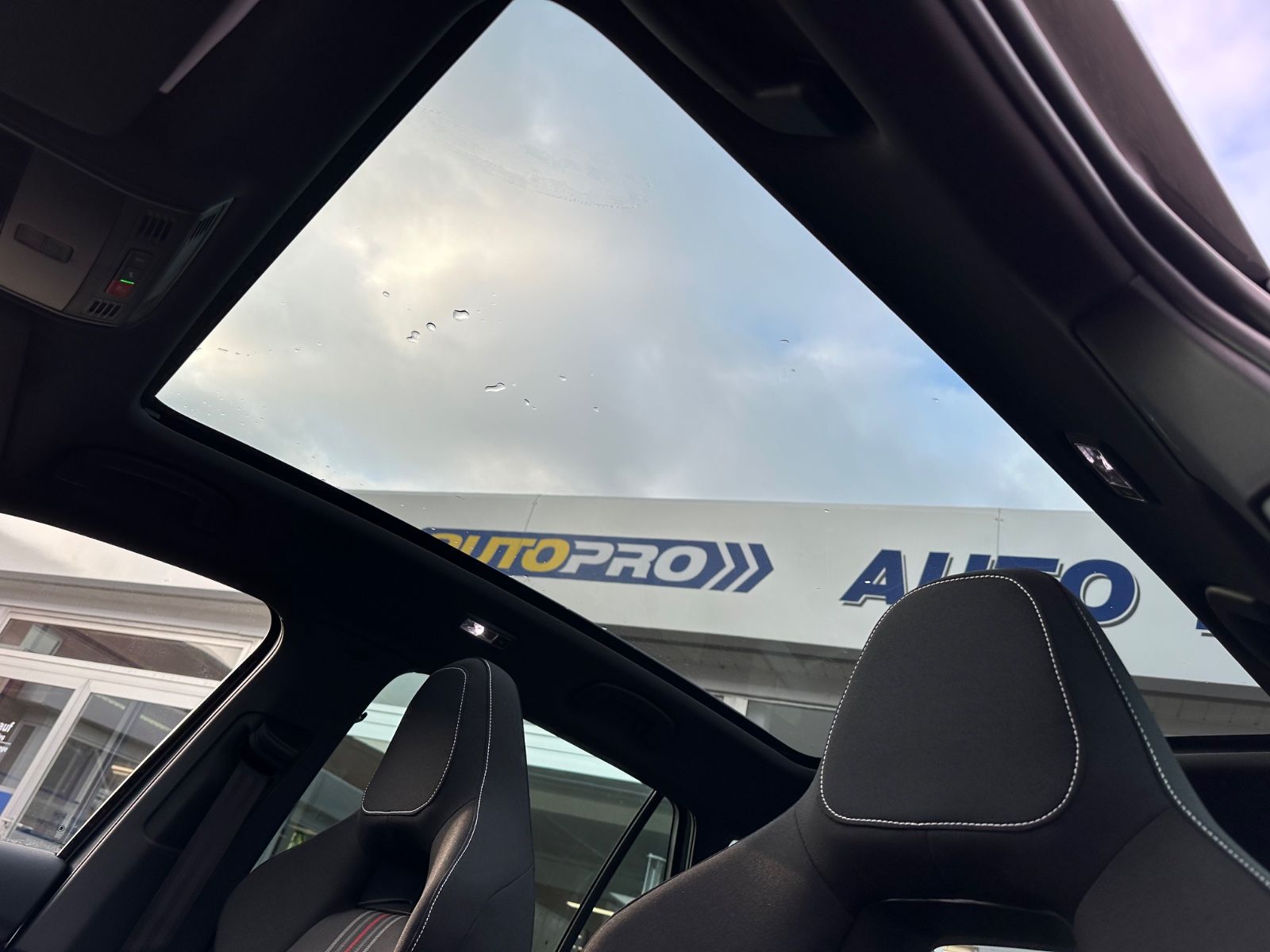 Fahrzeugabbildung SKODA Kamiq Monte Carlo 1.0 TSI DSG ACC/Matrix/Pano
