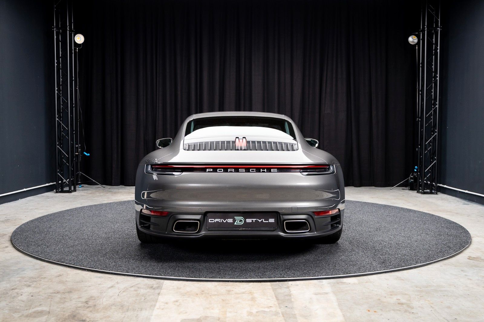Fahrzeugabbildung Porsche 992 + 1. Hand + 16.050 km + Schiebedach + PDK