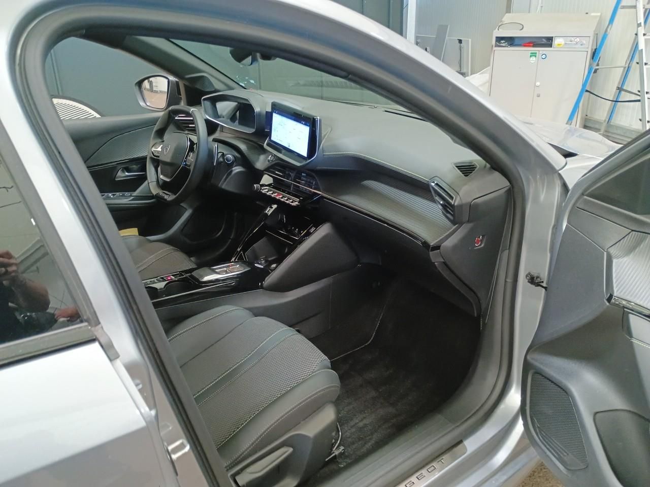 Fahrzeugabbildung Peugeot 208 GT MildHybrid 145 e-DSC6