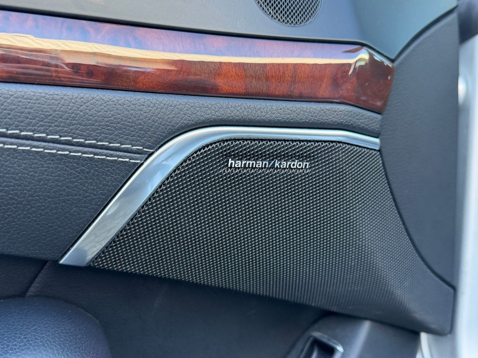 Fahrzeugabbildung Mercedes-Benz SL 350 /AMG/HARMAN-KARDON/MEMORY/T-WINKEL