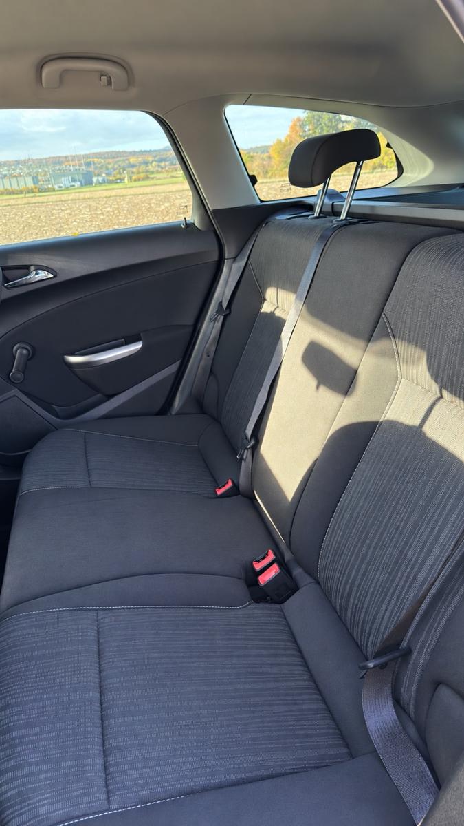 Opel Astra 2011 — engine 1.364 cm³, 120 HP (88kW)