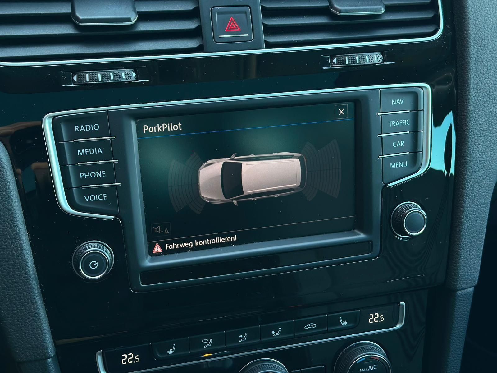 VW Golf 2.0TDI Allstar BMT* PANO#BiXENON#TEMPO#SHZ - Image 20