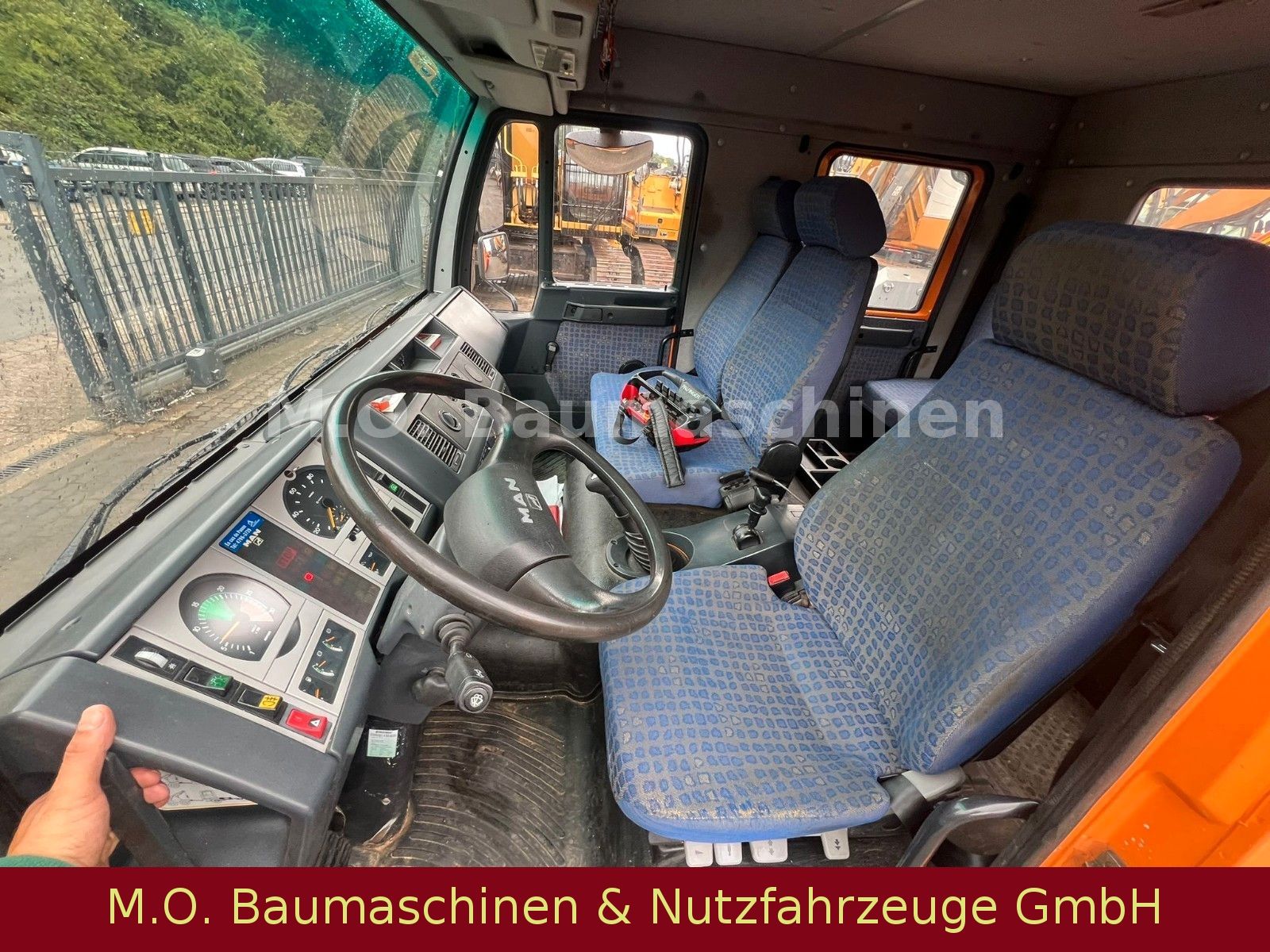 Fahrzeugabbildung MAN LE 14.220/Palfinger PK 12502/3.Seitenkipper/Doka