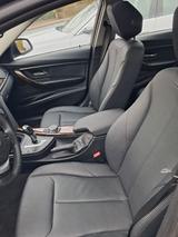 BMW 328i xDrive - - graue BMW 328