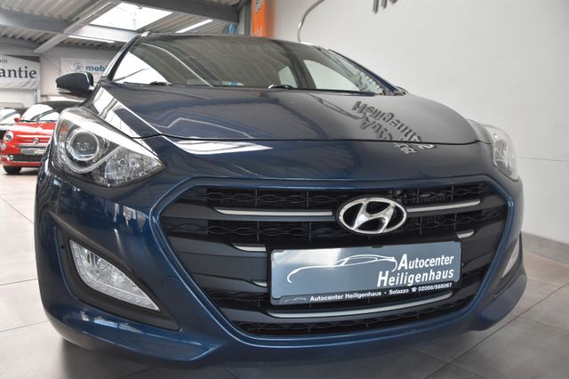 Hyundai i30 cw blue Style Navi Kamera Sitzheiz Allwetter