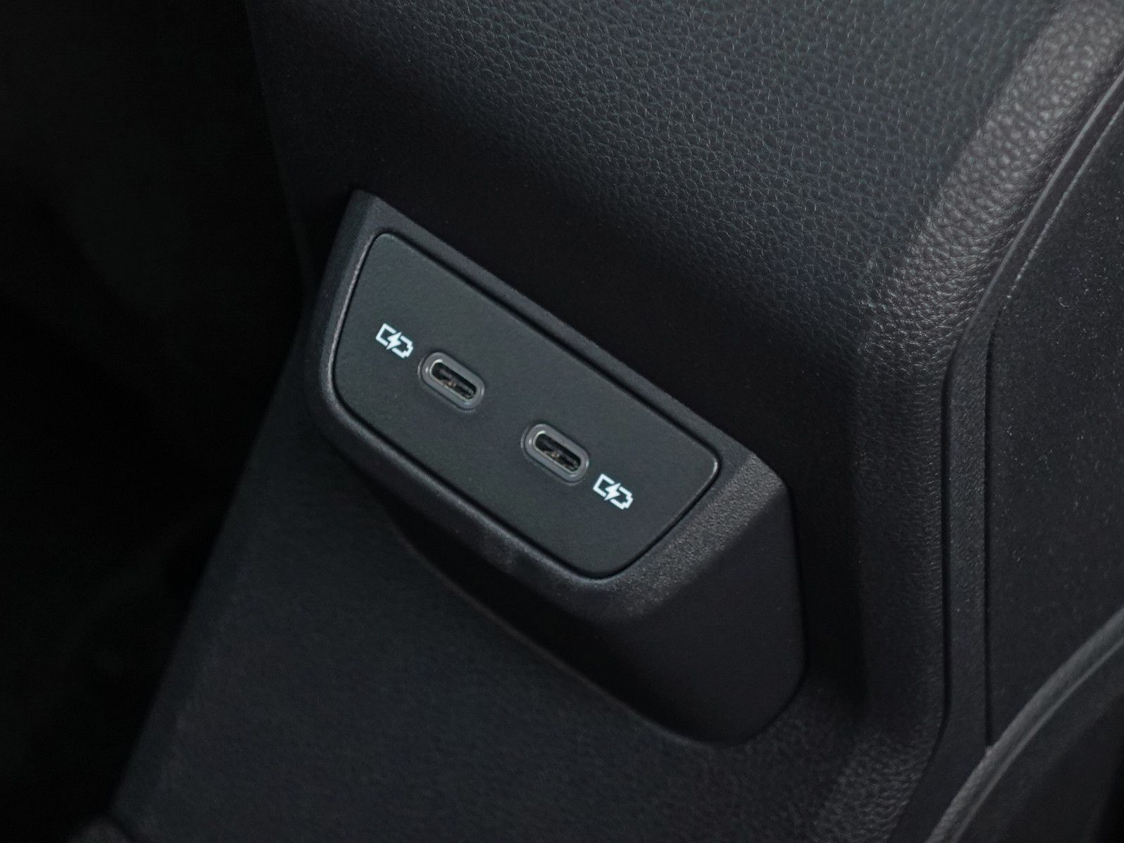 Fahrzeugabbildung Volkswagen Polo 1.0 TSI DSG Style Matrix Travel-Assist