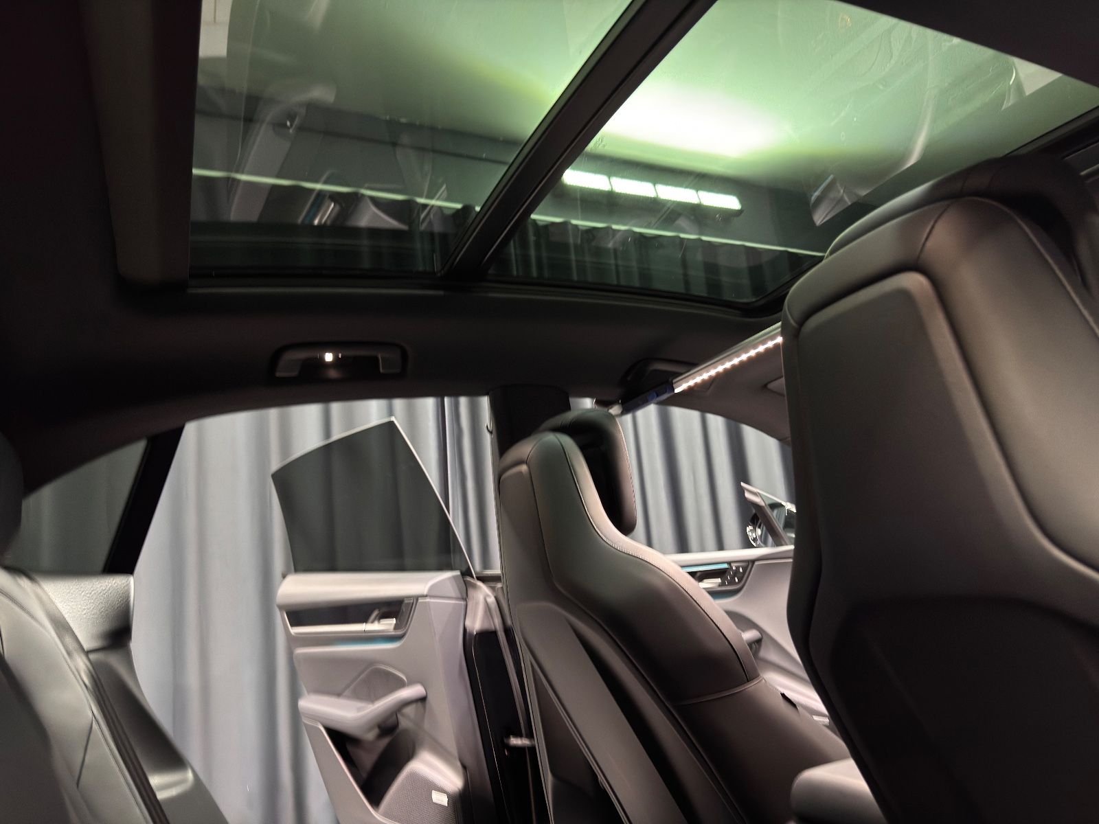 Fahrzeugabbildung Porsche Macan Electric 4|PANORAMA|BOSE|LED|