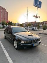 BMW E39 528i Cosmosschwarz - BMW 528 aus 1998: 528i