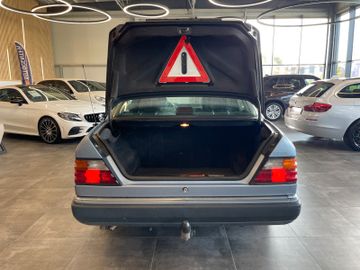 Mercedes-Benz E 260 *LIMOUSINE*BENZINFLÜSSIGGAS*TÜV 122024*