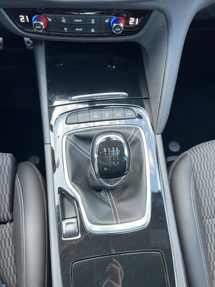 Opel Insignia B ST Scheckheft Navi Klima LED Pano AHK