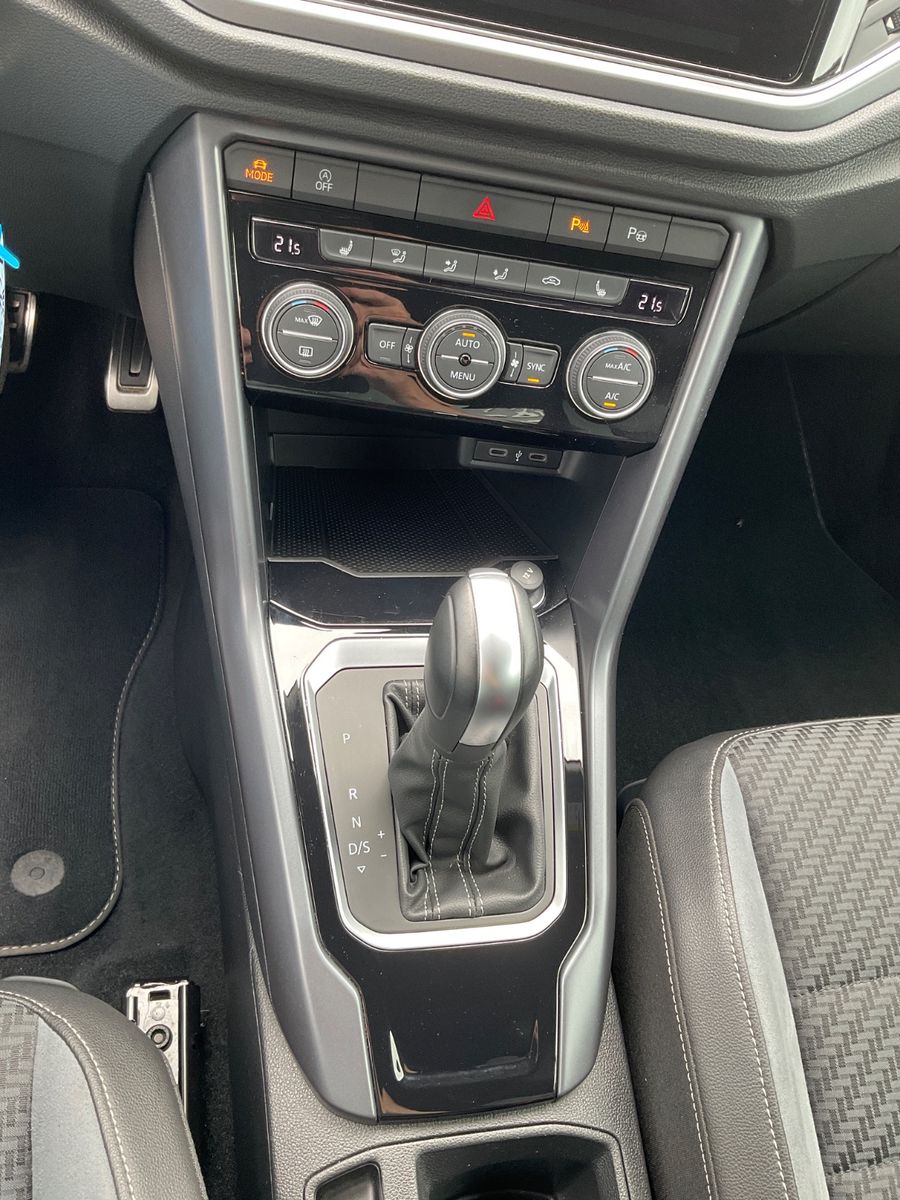 Fahrzeugabbildung Volkswagen T-Roc Cabriolet 1.5 TSI DSG R-Line,AHK,Kamera,AC