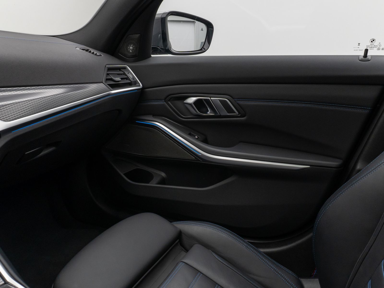 Fahrzeugabbildung BMW 330e xD M Sport Pro Panorama Kamera HUD DAB H/K