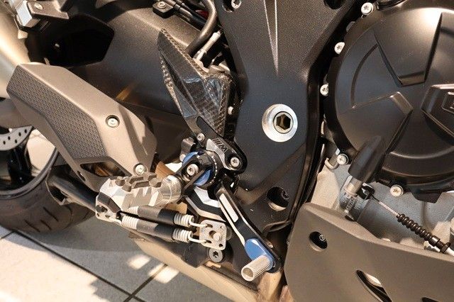 Fahrzeugabbildung BMW S1000XR mit Tieferlegung, Carbon & Frästeile