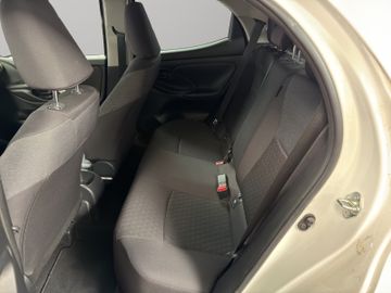 Toyota Yaris - 12