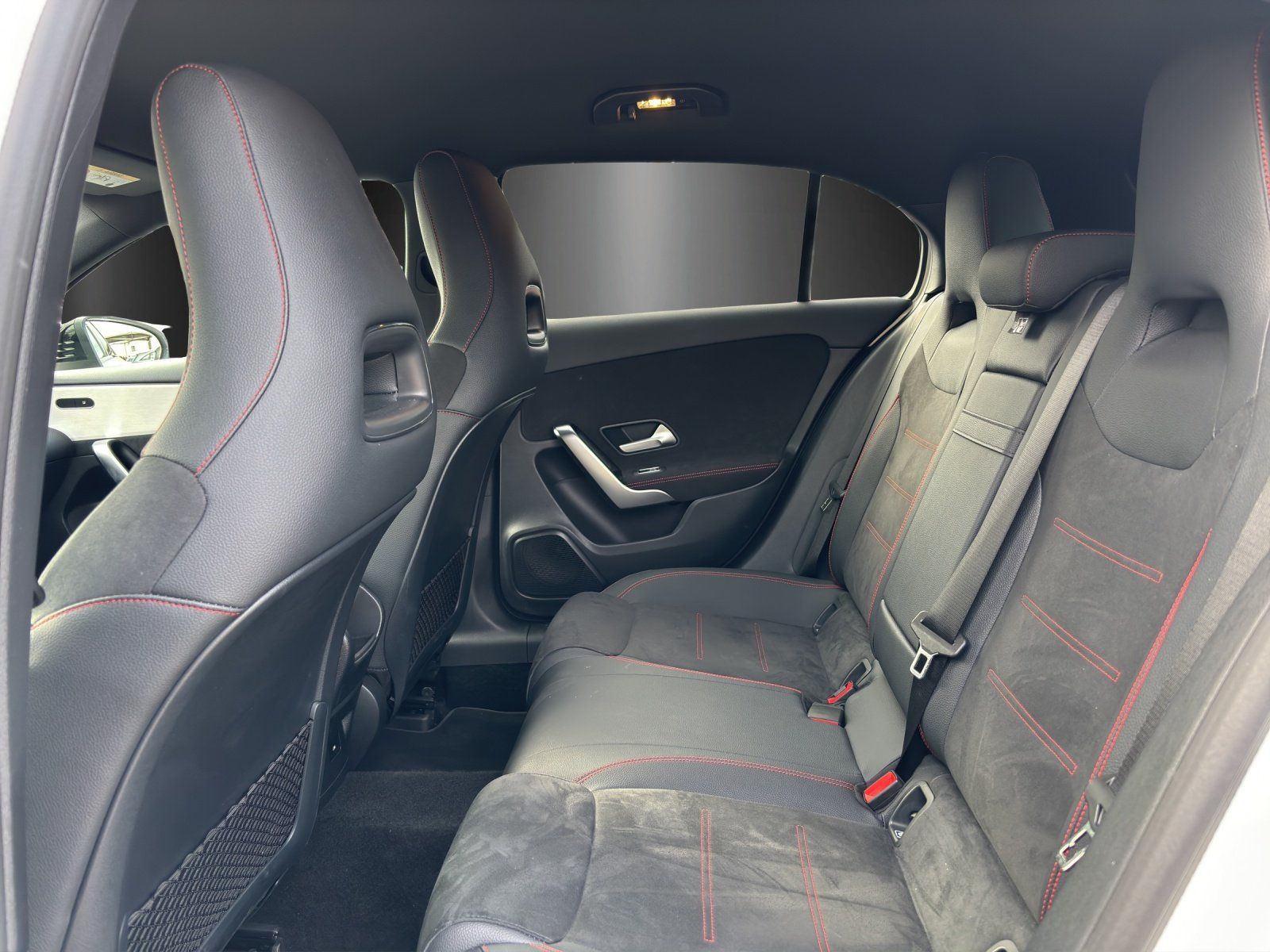 Fahrzeugabbildung Mercedes-Benz A 180 d AMG Distro KeyGO NIGHT Kamera LED