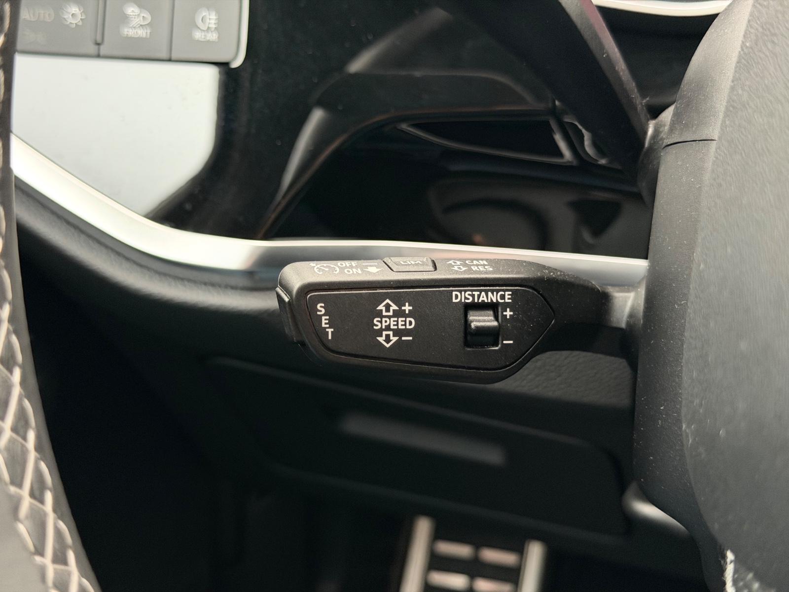 Audi Q3 35 TDI*S LINE*LED-R.KAM-AHK-SHD-MMI-KESSY — 33